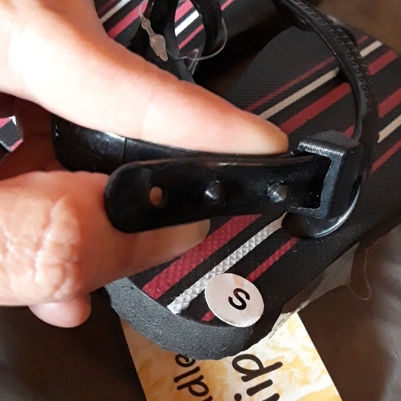 Toddler flip flops with adjustable strap/New w/tag - Picture 6 of 8